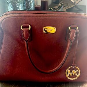 I’m selling my elegant MK bag burgundy color.